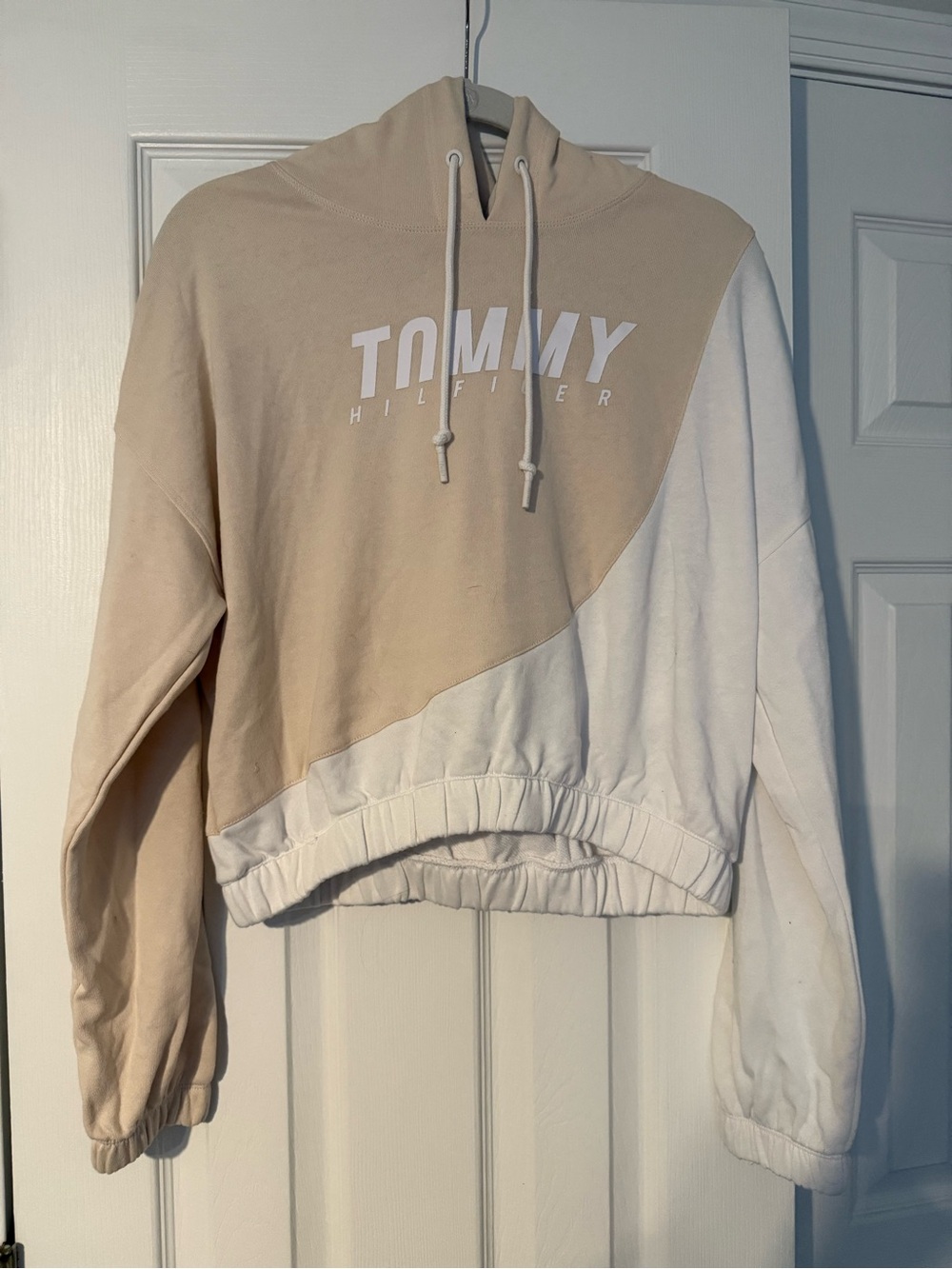 Tommy Hilfiger Women's Beige & White Colorblock Pullover Hoodie